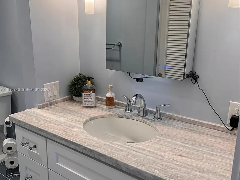 400 N Riverside Dr #410 — Photo 25