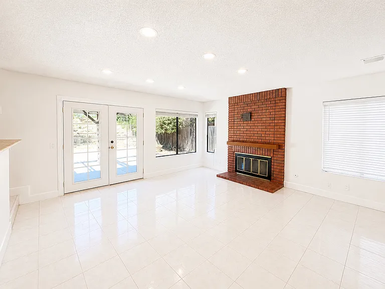 41 Hunter Point Rd — Photo 4