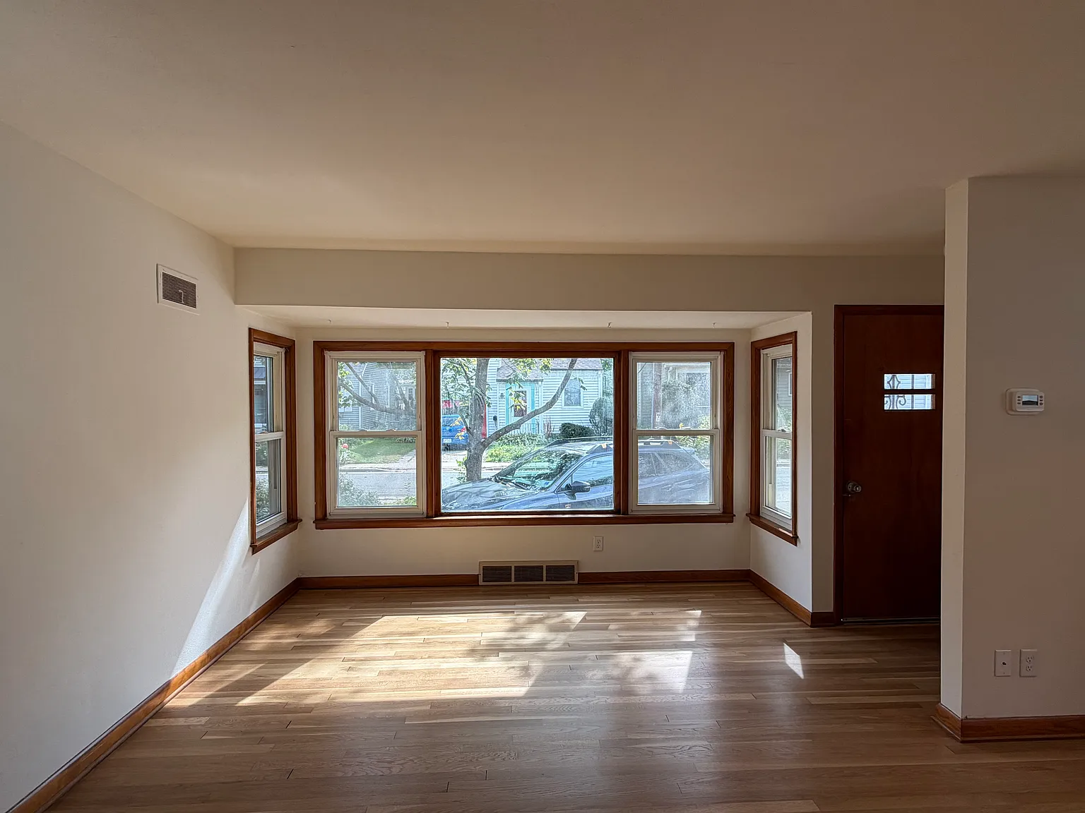2 bed, 822 sqft, $2,300 — Photo 3