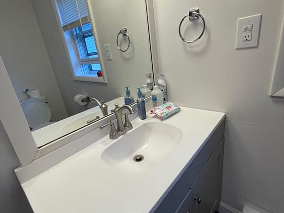 5th image of 902 W Market St #2