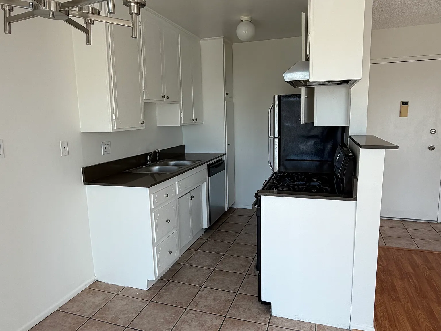 1 bed, 650 sqft, $2,395 — Photo 3