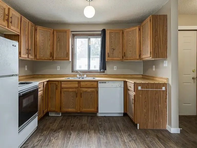 47 Arrowhead Rd #1 — Photo 4