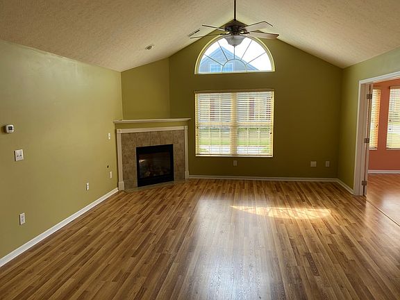 3rd image of 1521 Center Park Dr