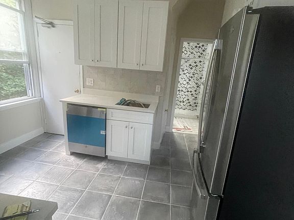 5th image of 156 Thomas St Floor 2