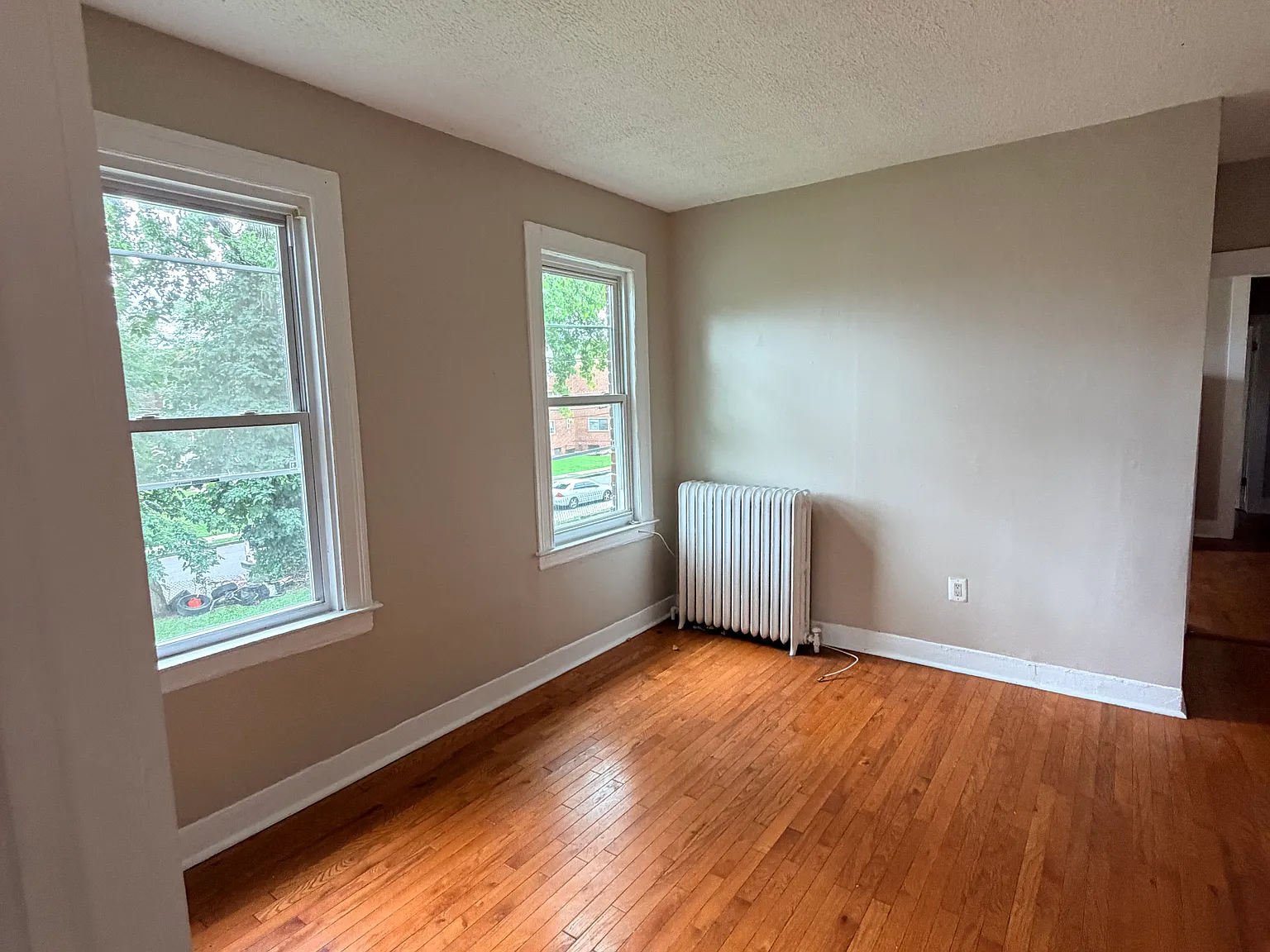 3 bed, 980 sqft, $1,350 — Photo 3