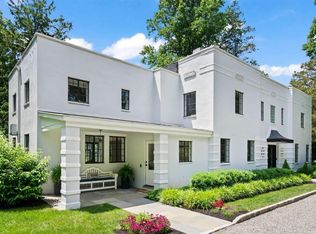 1590 Laurel Hollow Rd, Syosset, NY 11791