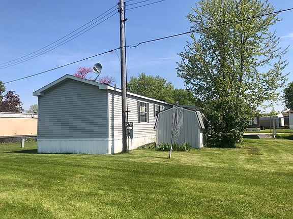 3rd image of 212 Dutch Elm Dr