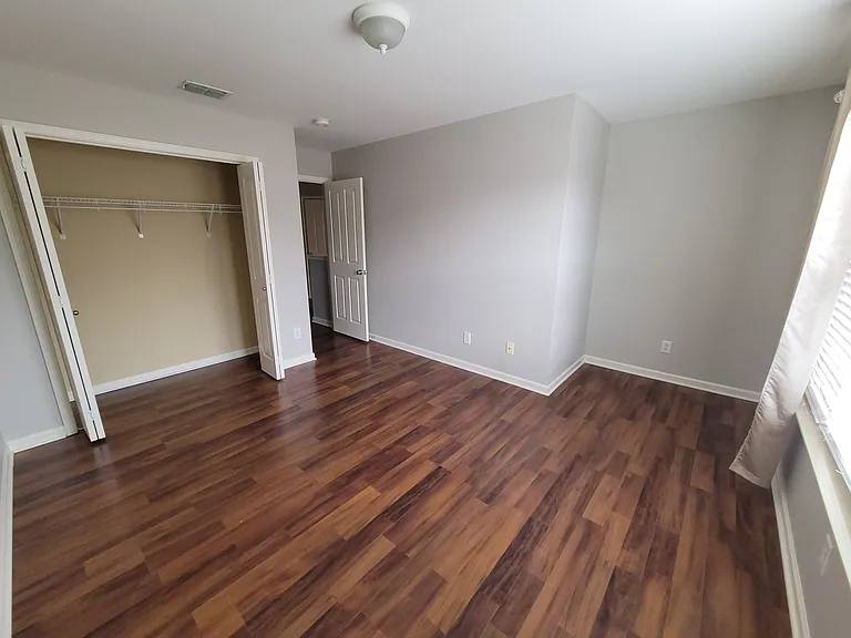 545 Griffin Cir — Photo 17