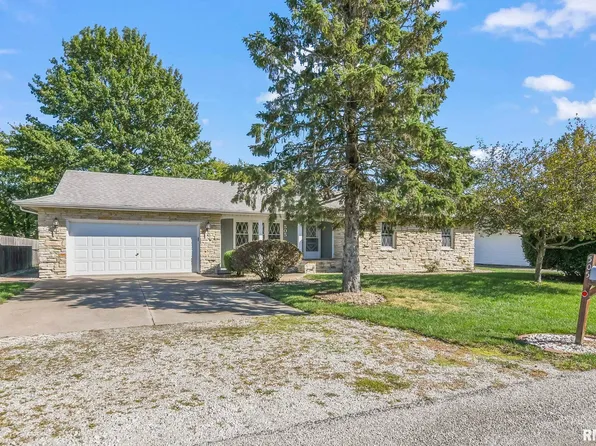505 Red Bud Ln, Auburn, IL 62615