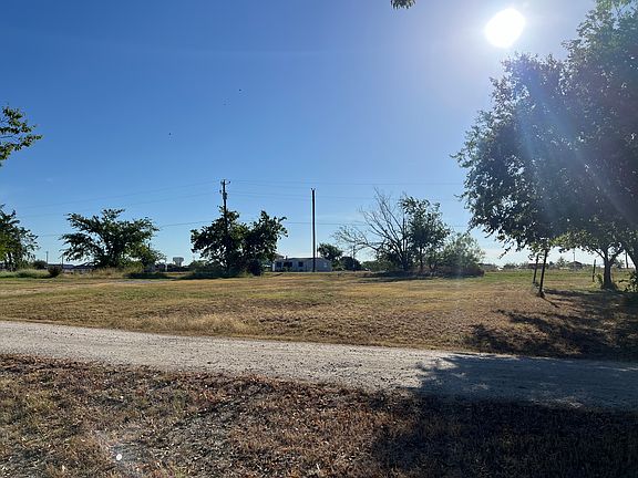 2nd image of 3915 Rowland Lot Ln