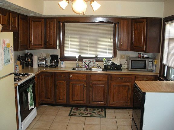 2nd image of 903 Silvercrest Ave