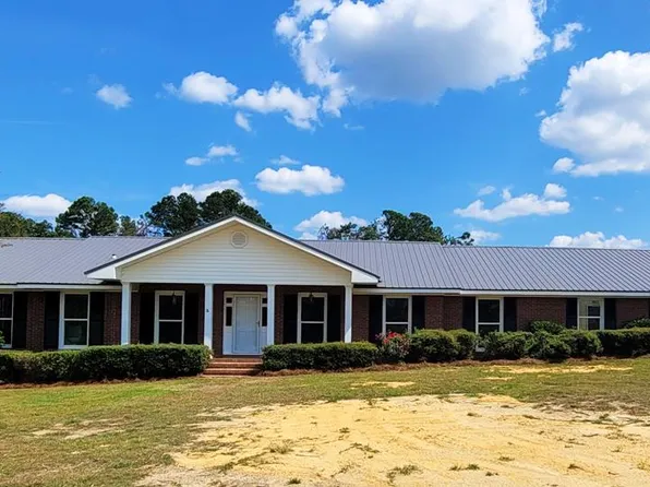 204 Lake Dr, Douglas, GA 31533