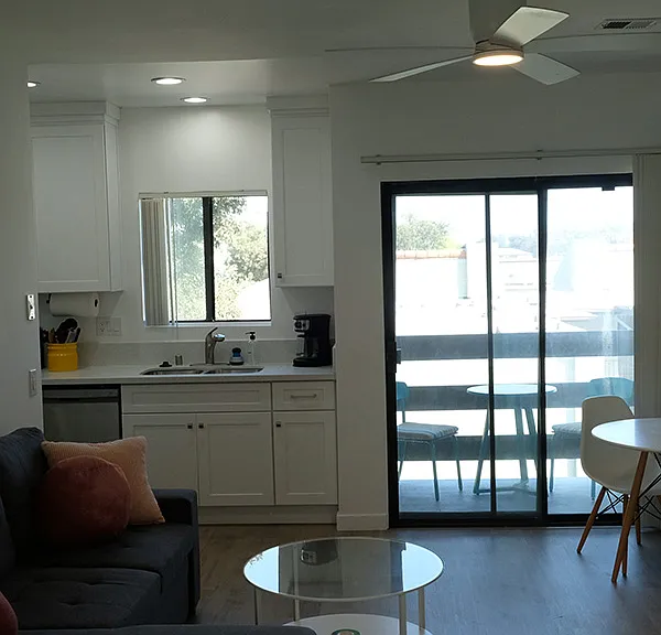 1/1 kitchen and balcony