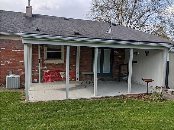 3rd image of 2119 Thornwood Dr