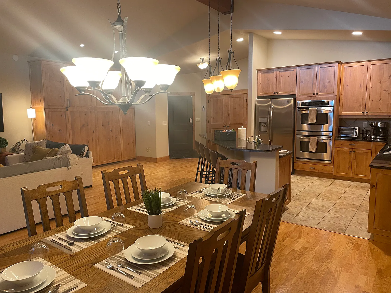 2 bed, 1500 sqft, $2,550 — Photo 3