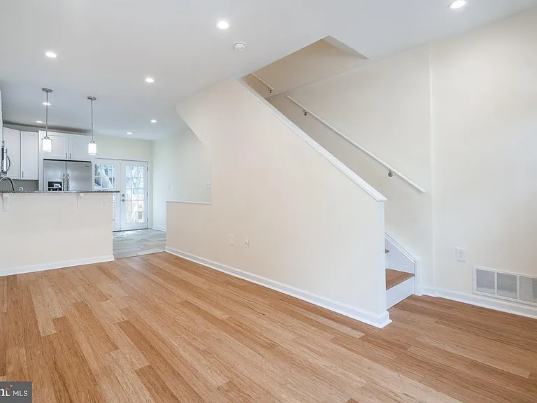 2612 Titan St — Photo 2