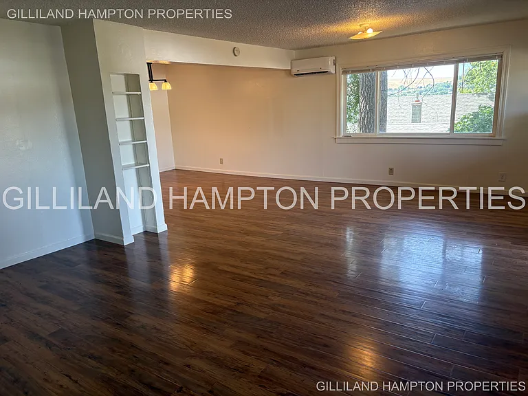 725 SW 7th St — Photo 7