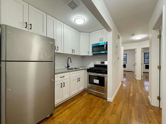 5th image of 966 Gates Ave #2A