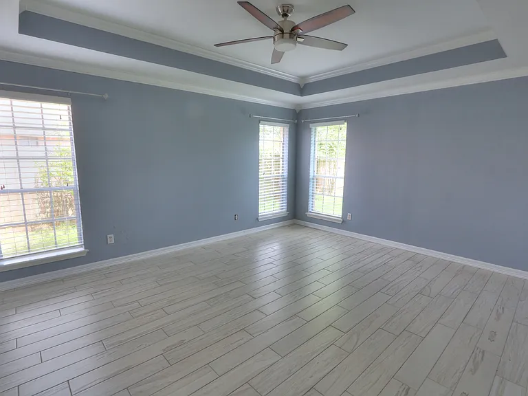 7714 Odessa Dr — Photo 15