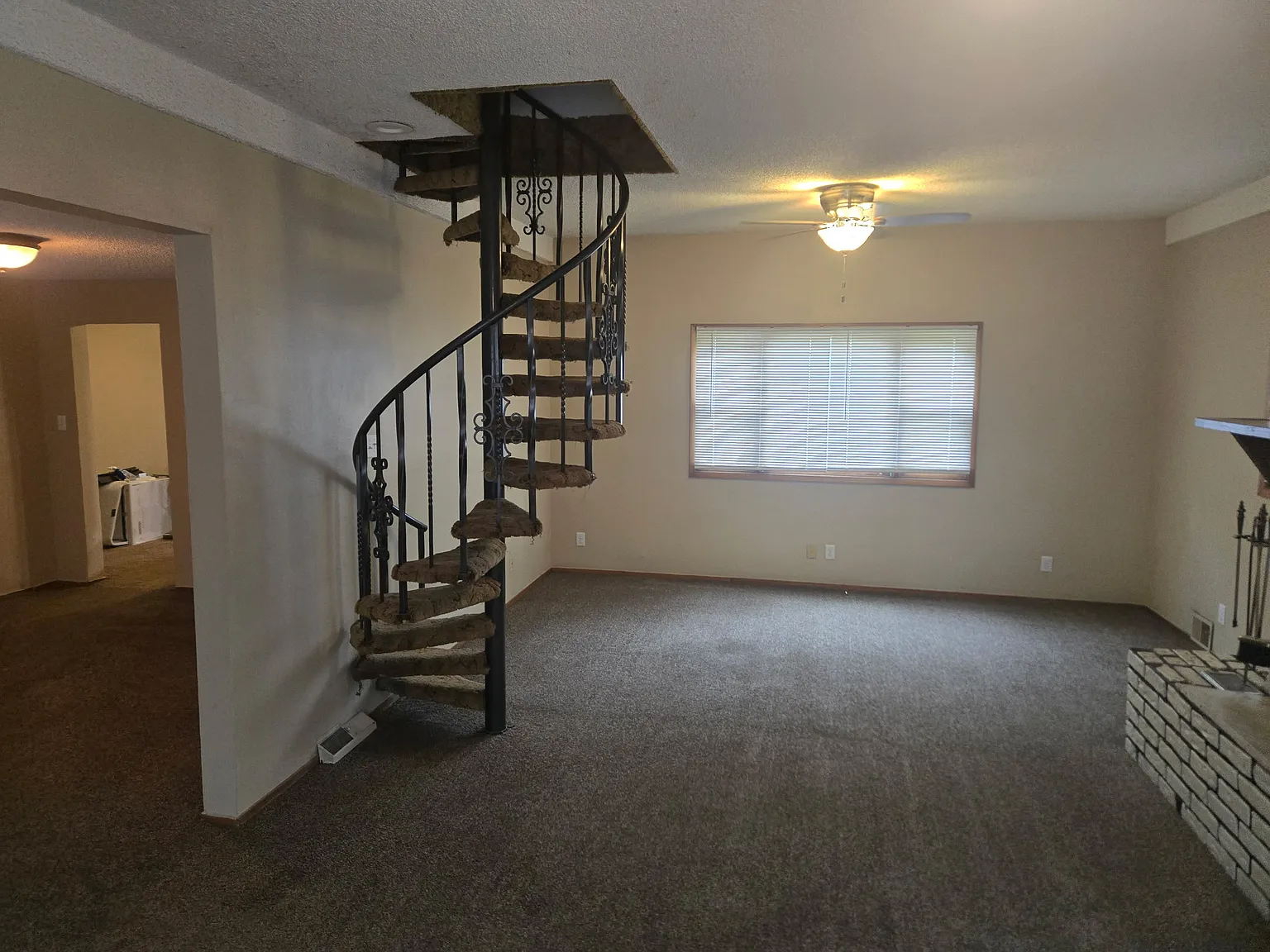 1013 Broadway St — Photo 2