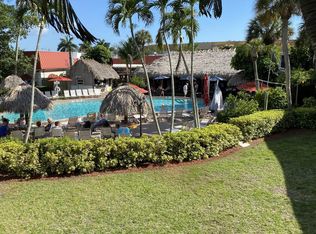 2555 Tamiami Trl N APT 2-248, Naples, FL 34103