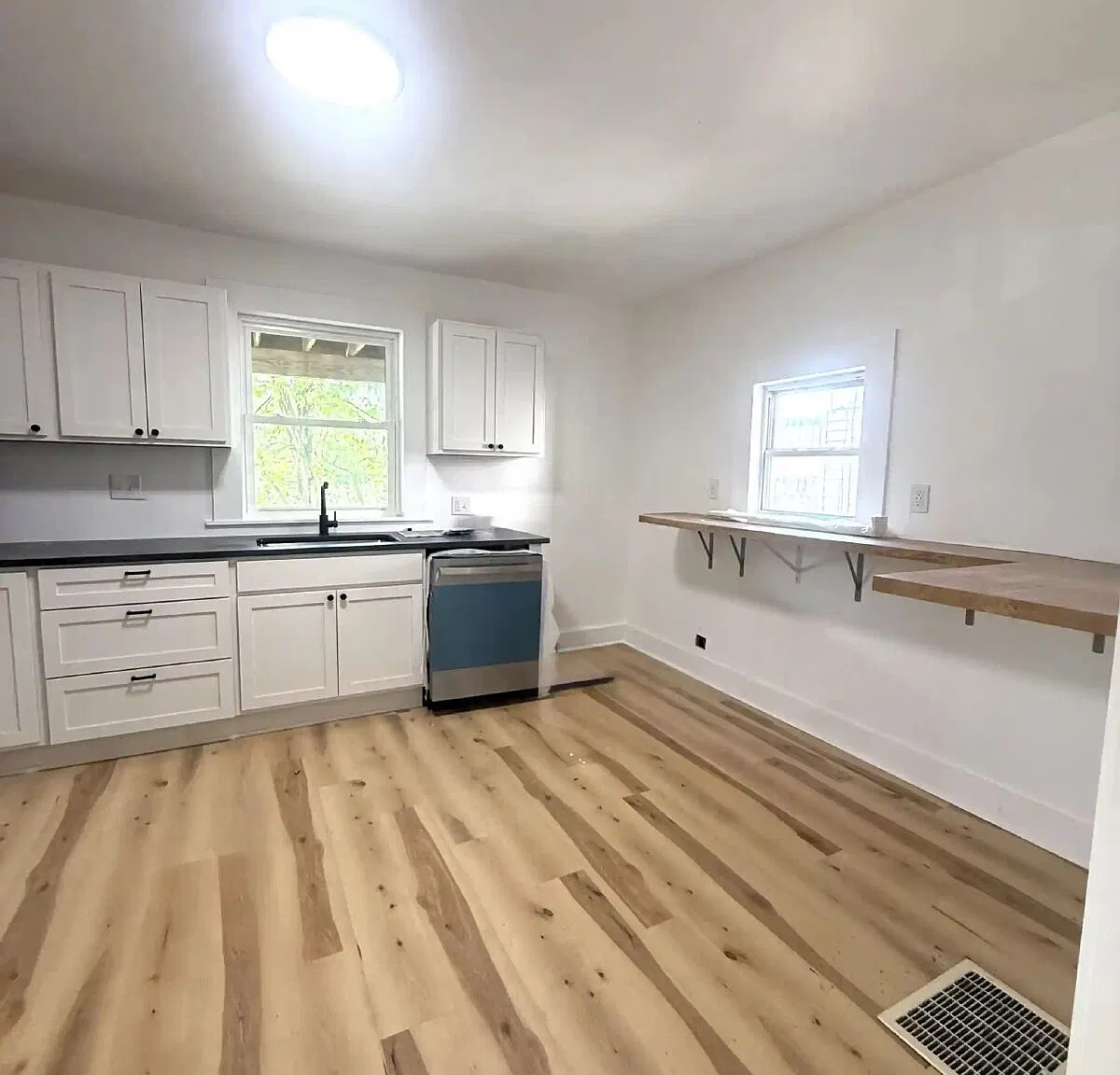 6 bed, 3.0 bath, 1920 sqft, $550 — Photo 2