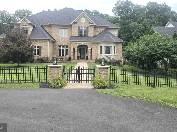 20262 Redrose Dr, Sterling, VA 20165