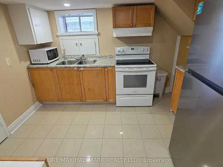 187 Septonne Ave #LOWER LEVEL — Photo 10