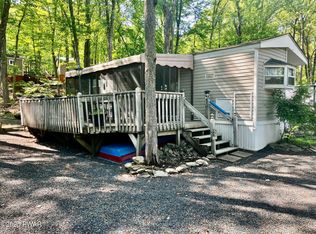 154 Village Dr W, Milford, PA