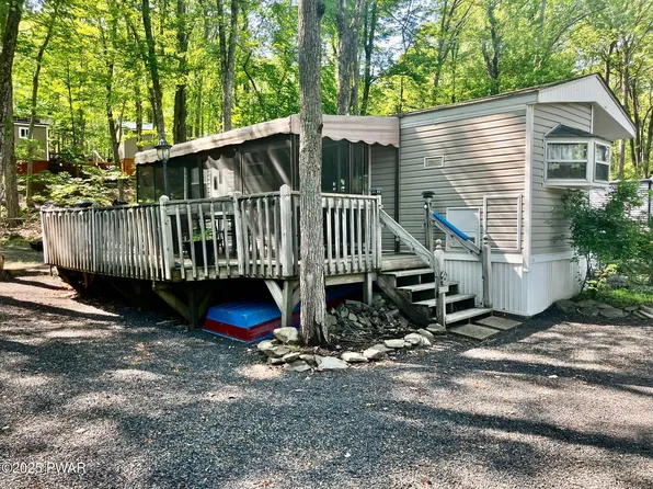 154 Village Dr W, Milford, PA 18337