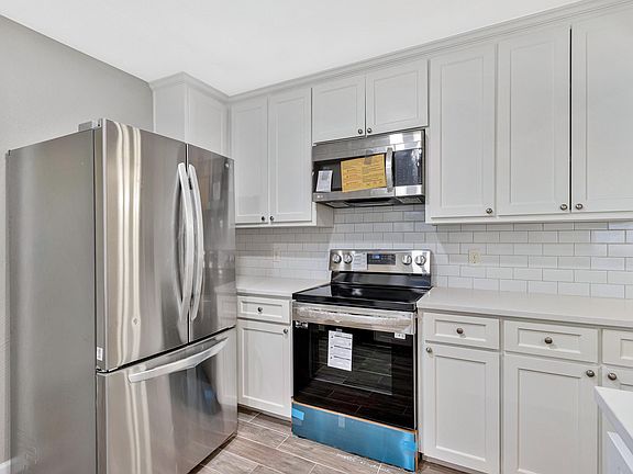 3rd image of 14723 Birchridge Dr