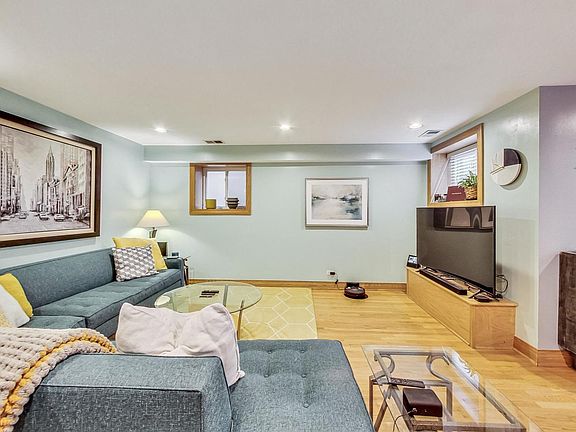 5th image of 1462 W Bryn Mawr Ave #G