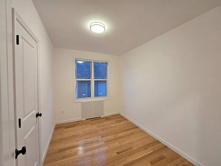 12 Grimsby St #2A — Photo 11