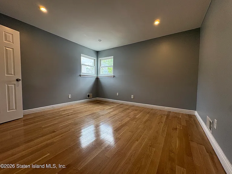 10 Montvale Pl — Photo 8