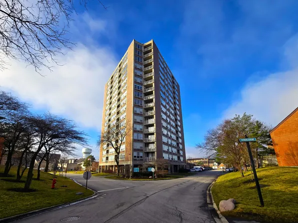 3925 Triumvera Dr APT 16C, Glenview, IL 60025