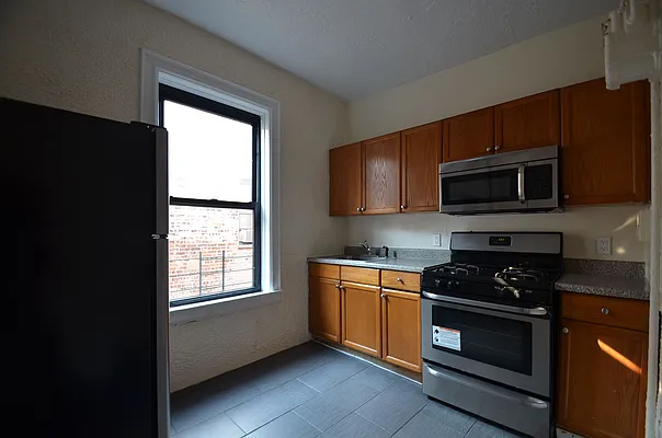 Rented by CITY SKYLINE REALTY INC | media 8