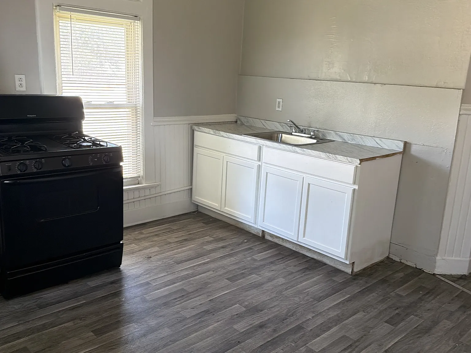 2 bed, $1,000 — Photo 1