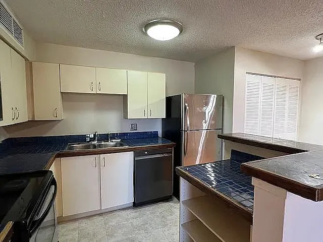 465 Forestway Cir — Photo 9