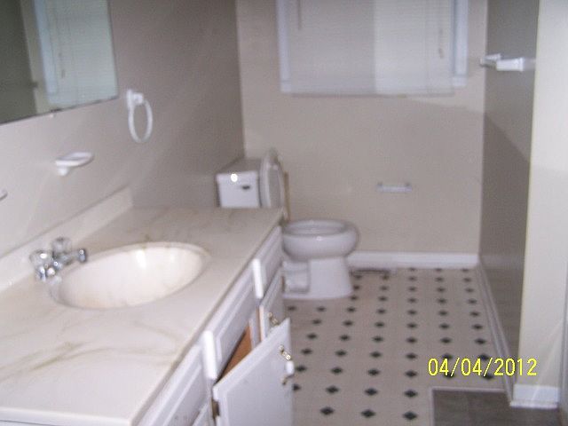 2nd image of 817 Greenbriar Dr