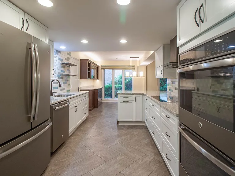 3503 Redwood Ct — Photo 11