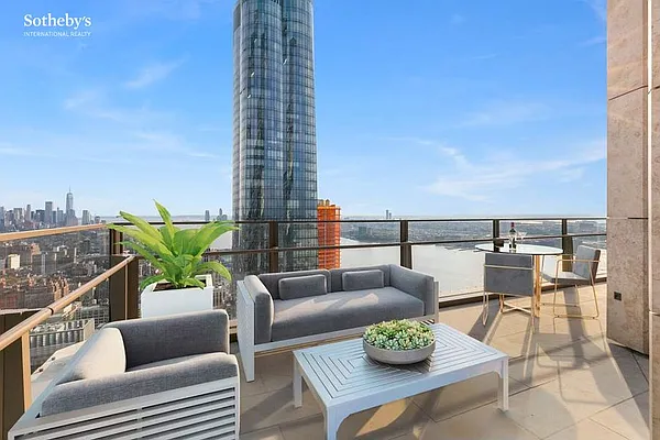 Rented by Sotheby's International Realty | media 31