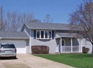1202 Amber Dr, Oregon, IL 61061