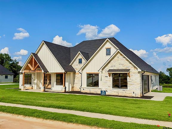 3rd image of 17038 Woodcrest Cir