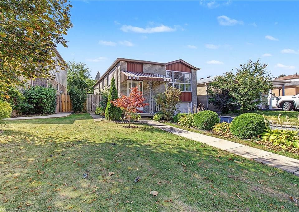1st image of 35 Garden Cres