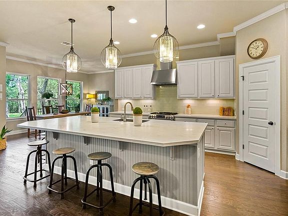 4th image of 189 Driftwood Ct