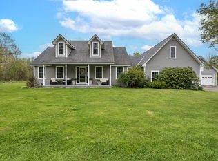 33 McKinnon Rd, Bucksport, ME 04416