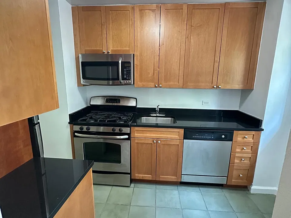 350 W 51st St #2H