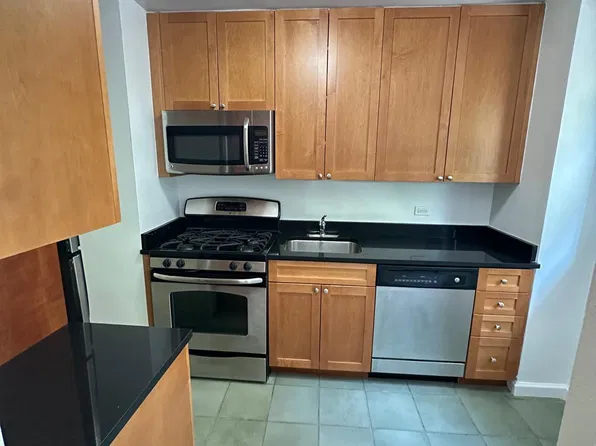 350 W 51st St APT 2H, New York, NY 10019