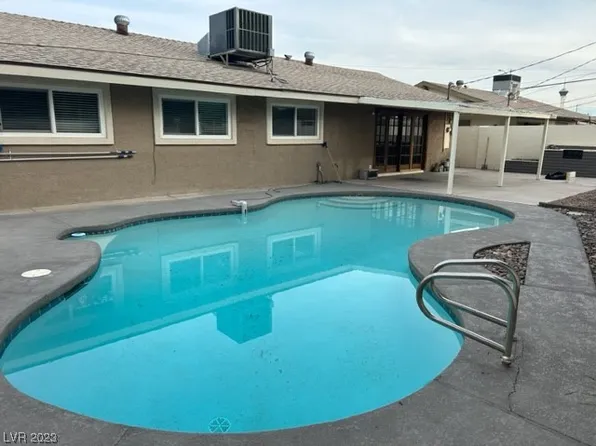 31 Diamond Cir, Las Vegas, NV 89106