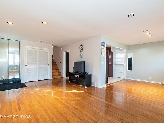 4th image of 635 Leclaire Ave